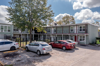 Perry Street Apartments in Houston, TX - Foto de edificio - Building Photo