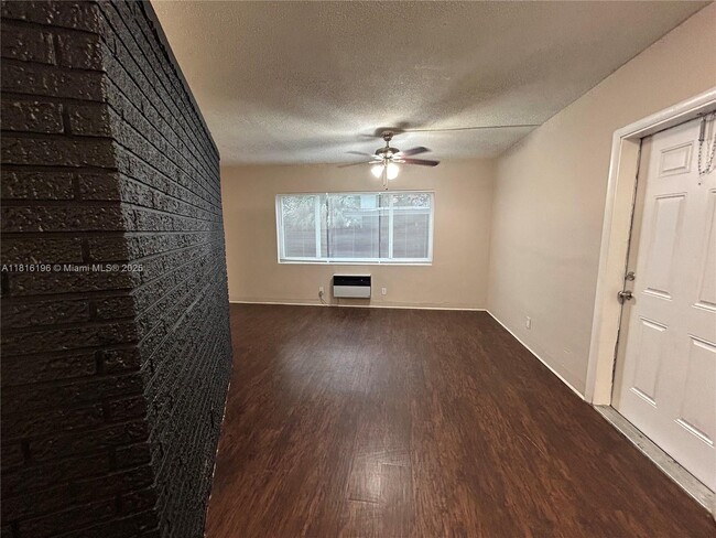 3049 NW 9th Ave in Wilton Manors, FL - Building Photo - Building Photo