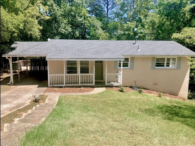 501 Rosewell Ln