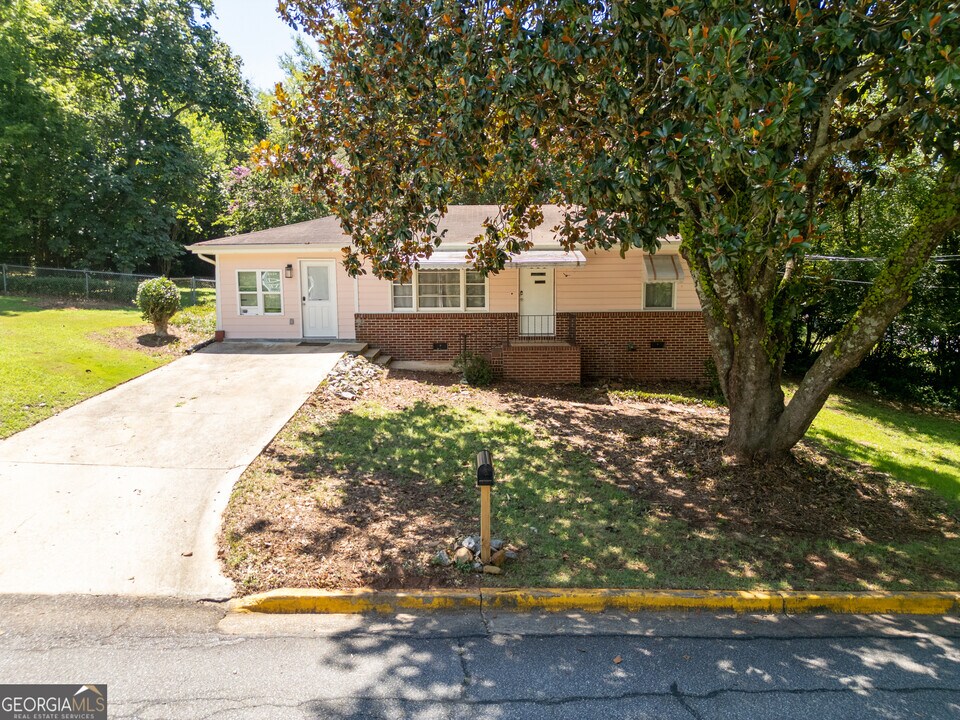 595 S Poplar St in Athens, GA - Building Photo