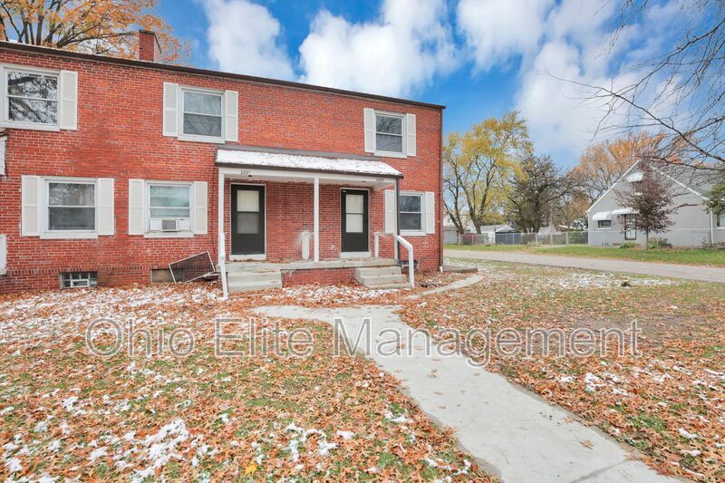 2239 Homestead Dr in Columbus, OH - Building Photo