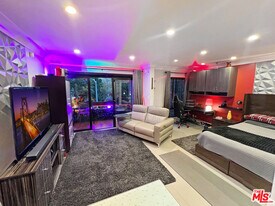 950 Kings Rd in West Hollywood, CA - Building Photo