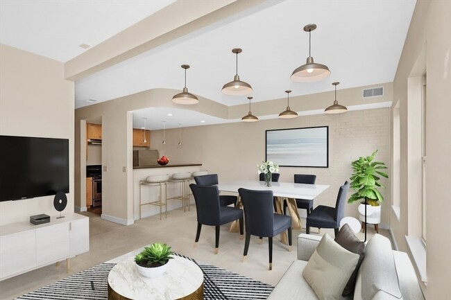 296 Meridian St, Unit 2 in Boston, MA - Foto de edificio - Building Photo