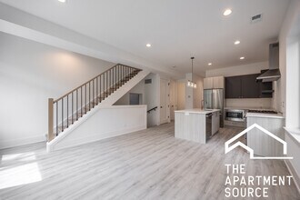 1814 W Thomas St in Chicago, IL - Building Photo - Building Photo