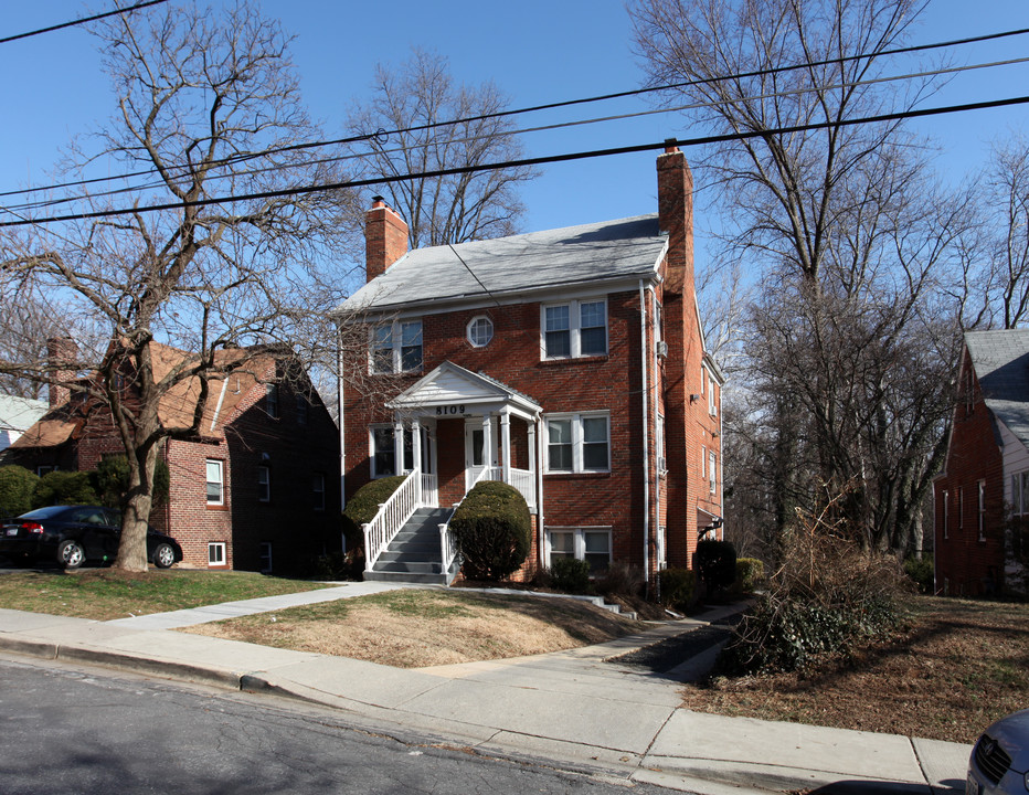 8109 Garland Ave in Takoma Park, MD - Foto de edificio