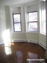 887 Huntington Ave in Boston, MA - Foto de edificio - Building Photo