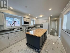 1398 Lakefield St in Oshawa, ON - Building Photo - Building Photo