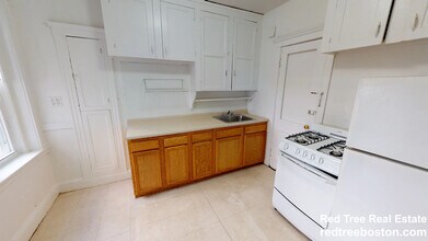 119 Sutherland Rd, Unit D in Boston, MA - Building Photo - Building Photo