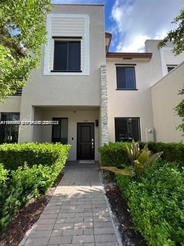 327 NE 208th Terrace in North Miami Beach, FL - Building Photo