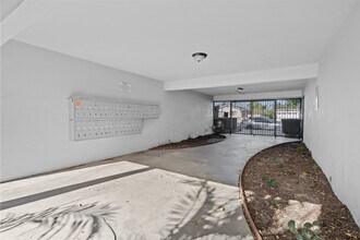 10442 Lampson Ave in Garden Grove, CA - Foto de edificio - Building Photo