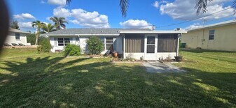 21242 Glendale Ave, Unit 10113 in Port Charlotte, FL - Building Photo