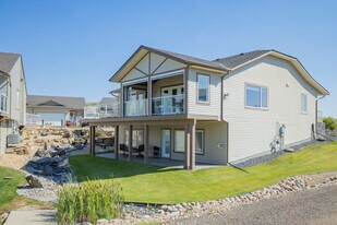 Riverside Gardens in Drumheller, AB - Building Photo