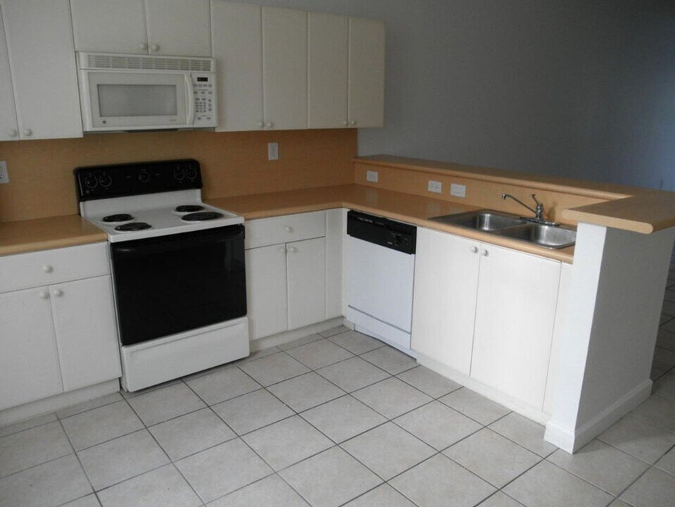 3002 Shoma Dr in West Palm Beach, FL - Building Photo