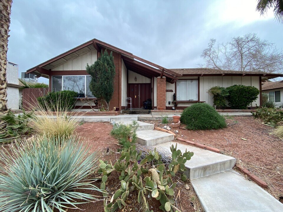2893 Klinger Cir in Las Vegas, NV - Building Photo