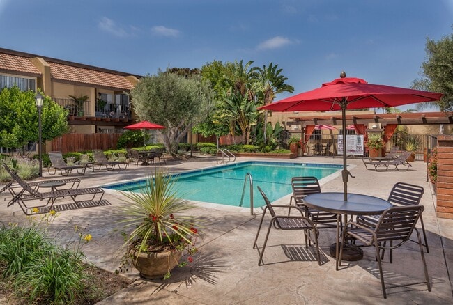 Los Arbolitos Huntington Beach Apartments in Huntington Beach, CA - Building Photo - Building Photo