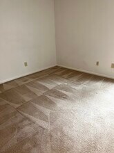 831 Sleepy Hollow Rd in Castle Shannon, PA - Building Photo - Building Photo