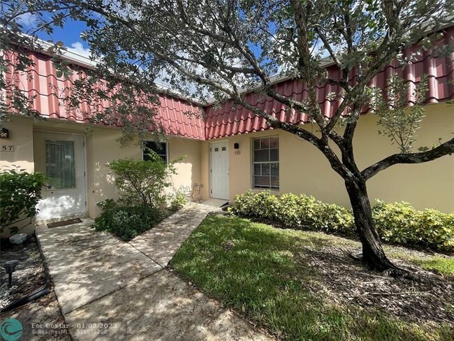 559 Covered Bridge Blvd in Greenacres, FL - Foto de edificio - Building Photo