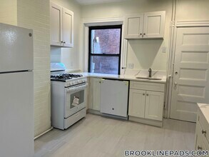 1855 Beacon St in Brookline, MA - Building Photo - Building Photo