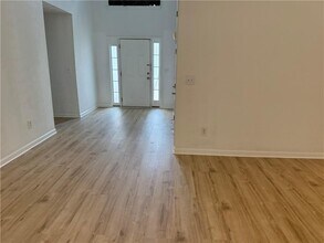 3720 Crescent Walk Ln NE in Suwanee, GA - Building Photo - Building Photo