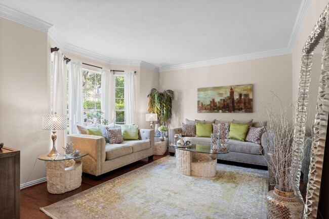 property at 51 N Scribewood Cir