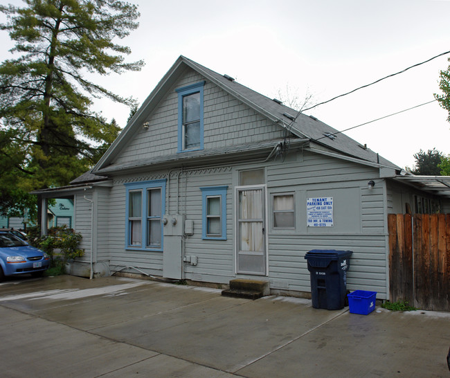 456 E 15th Ave in Eugene, OR - Foto de edificio - Building Photo