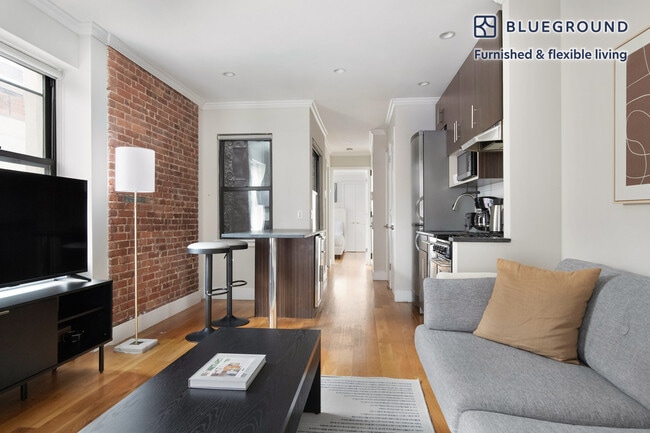 515 W 47th St in New York, NY - Building Photo - Building Photo