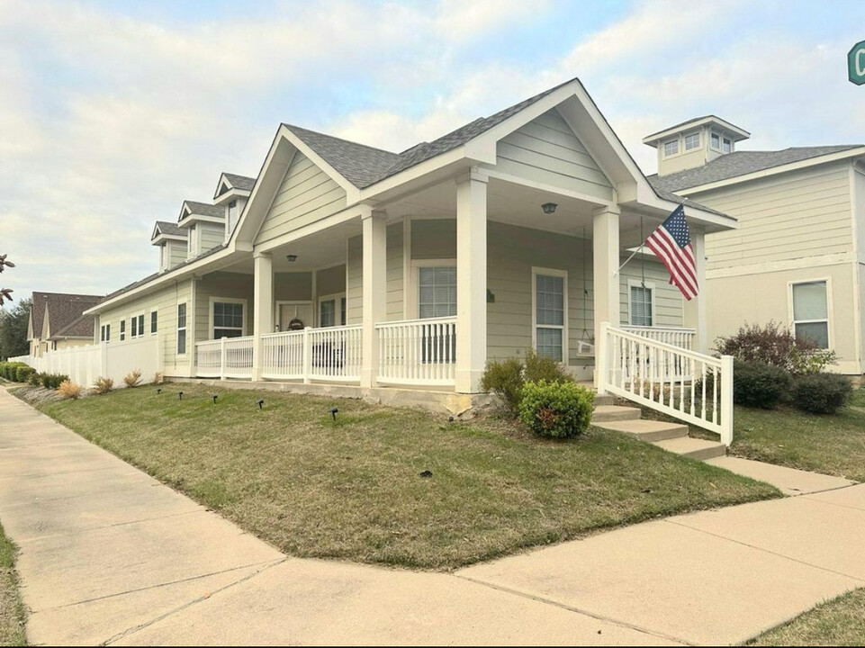 1901 Plantation Pky in Savannah, TX - Foto de edificio