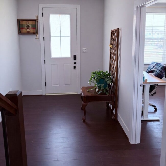 22102 Cabin Branch Ave in Clarksburg, MD - Foto de edificio - Building Photo