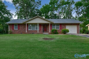 2320 Rodgers Dr NE in Huntsville, AL - Building Photo