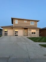 204 Lydia Ct in Harrisburg, SD - Building Photo
