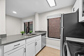 2300 Elliott in Seattle, WA - Building Photo - Building Photo