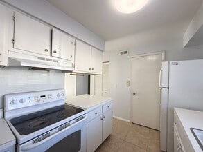 2744 Hidden Lake Blvd in Sarasota, FL - Building Photo - Building Photo