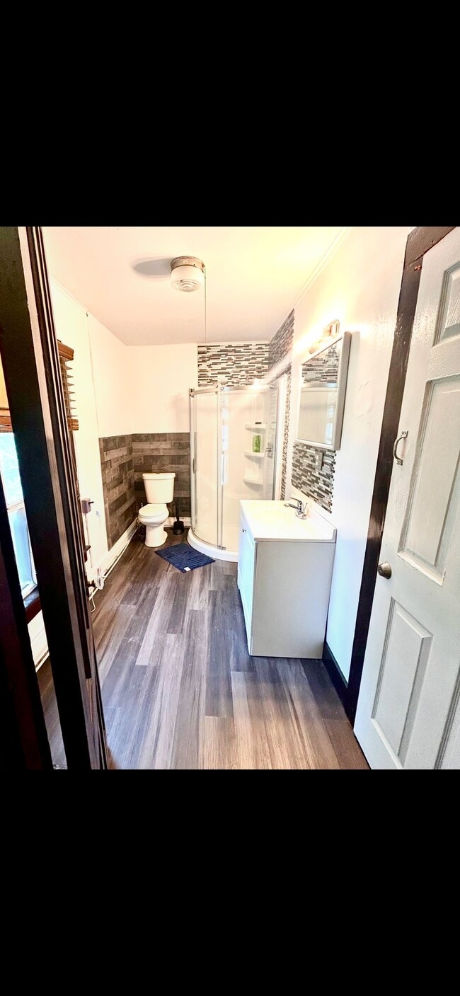 406 Chestnut St, Unit apt 2