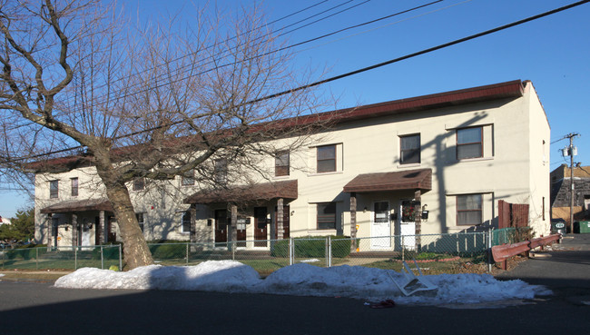 9 W End Ct in Long Branch, NJ - Foto de edificio - Building Photo