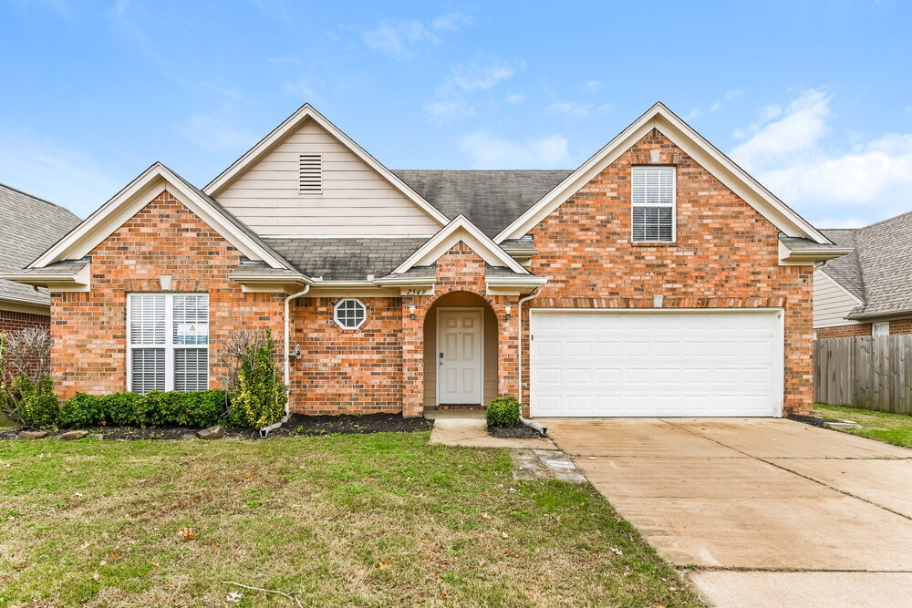 2549 Hunters Pointe Dr in Southaven, MS - Foto de edificio