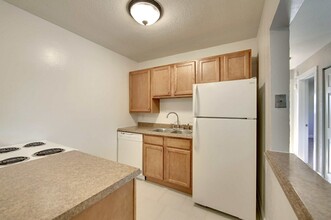 Irvine Park in St. Paul, MN - Building Photo - Interior Photo