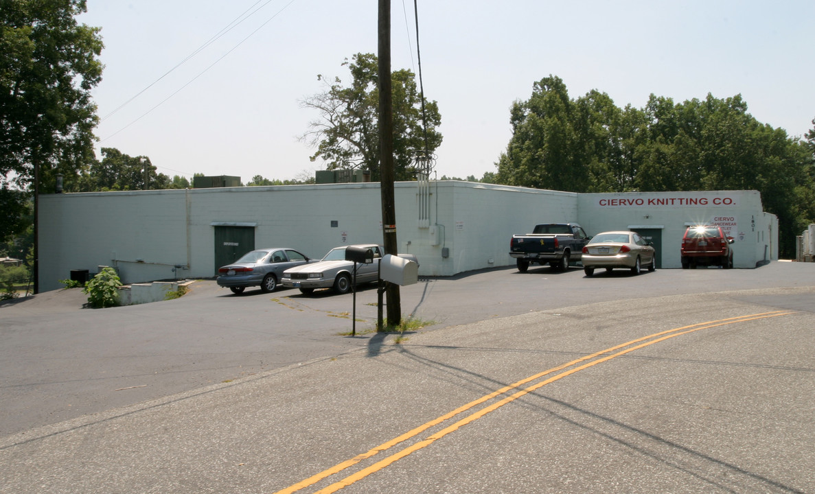 1801 Fairway Rd in Asheboro, NC - Foto de edificio