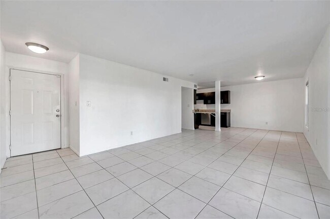 107 Sea Horse Dr SE in St. Petersburg, FL - Building Photo - Building Photo