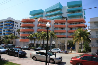 Ocean Place in Miami Beach, FL - Building Photo - Building Photo