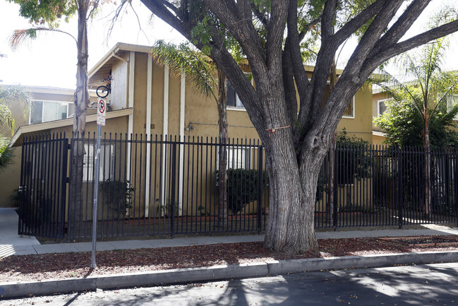 Hartland Apartments in Winnetka, CA - Building Photo - Building Photo