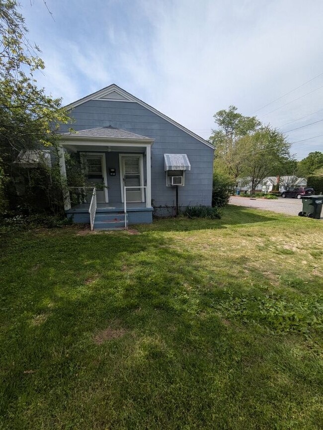 property at 962 7th St NE
