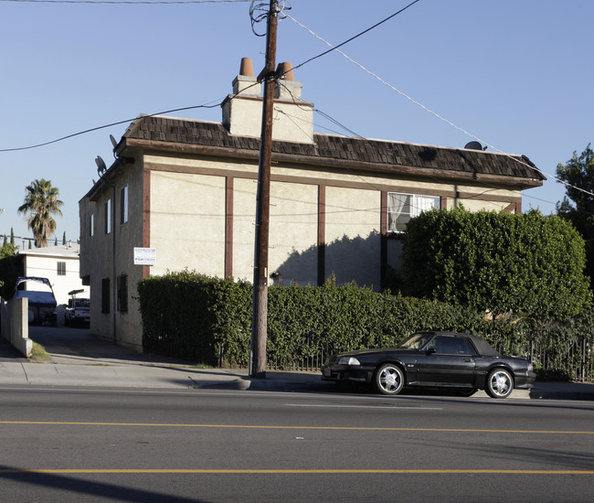 6928 Laurel Canyon Blvd in North Hollywood, CA - Building Photo - Building Photo