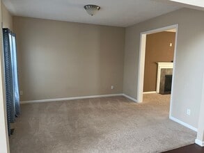 39425 Clayton Dr in Avon, OH - Building Photo - Building Photo