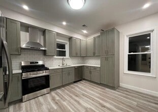 945 Monroe Ave in Elizabeth, NJ - Building Photo - Building Photo