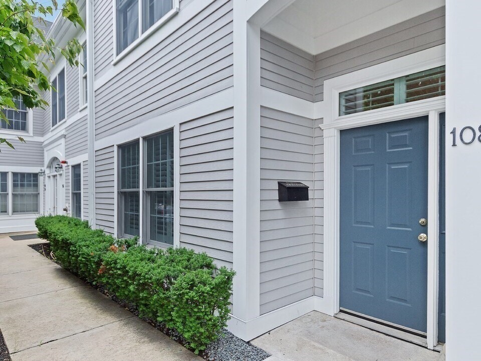 108 Harvard St, Unit 1 in Brookline, MA - Building Photo