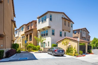 Classics at Evelyn Place in Sunnyvale, CA - Foto de edificio - Building Photo