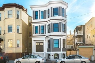 33 Condor St, Unit 2 in Boston, MA - Foto de edificio - Building Photo