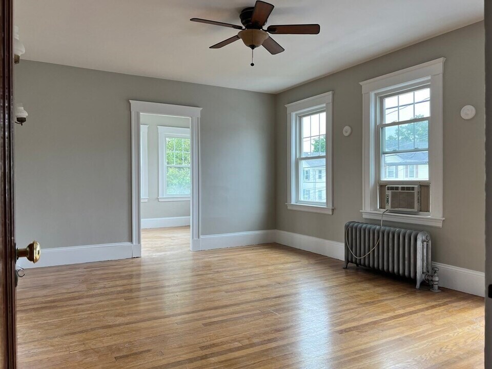 335 Arlington St-Unit -2 in Watertown, MA - Building Photo