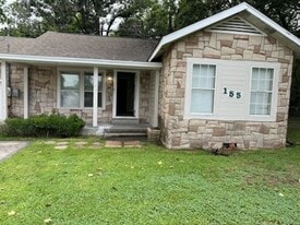 155 Pine St in Bridge City, TX - Building Photo