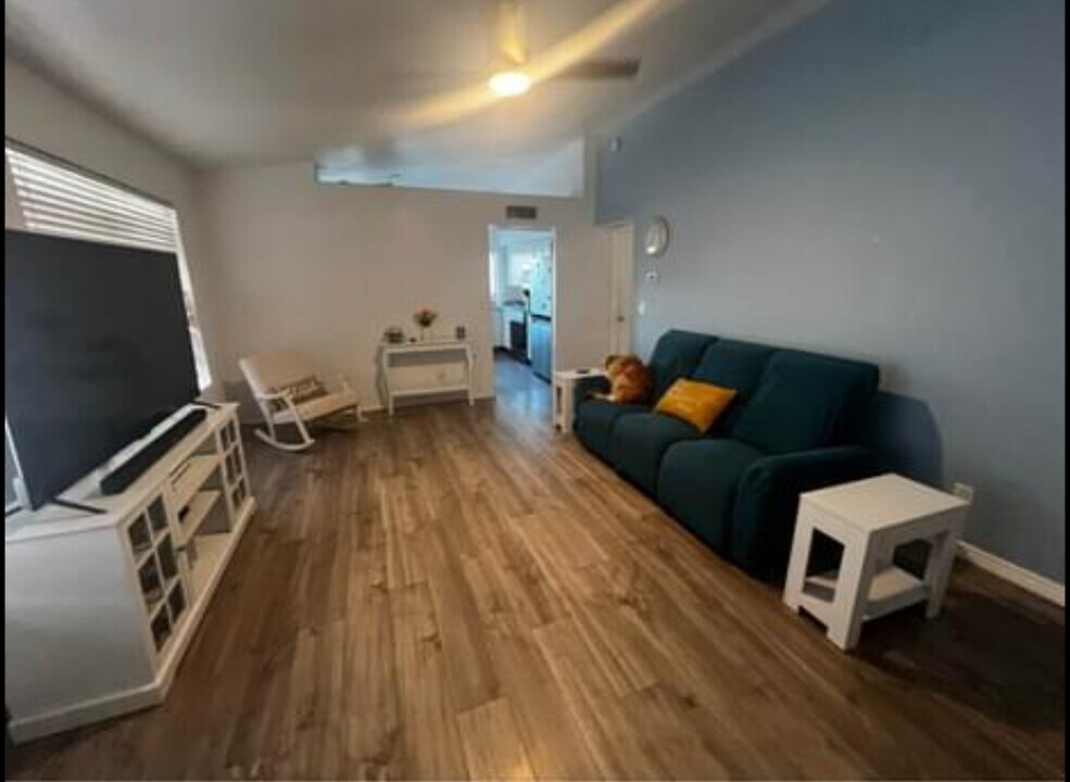 9443 S 44th St in Phoenix, AZ - Building Photo